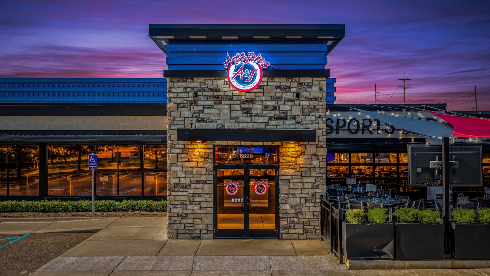 Art & Jake's Sports Bar & Grill in Shelby Township