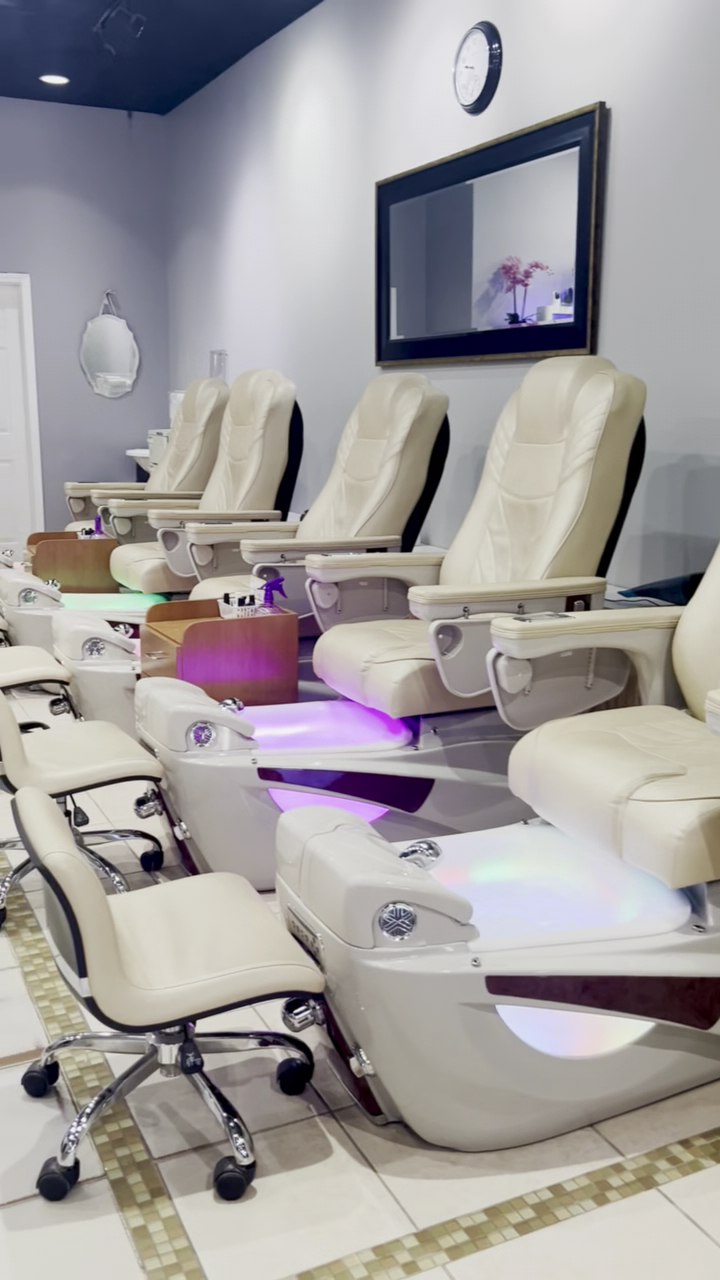 Bee Nail Salon — photo