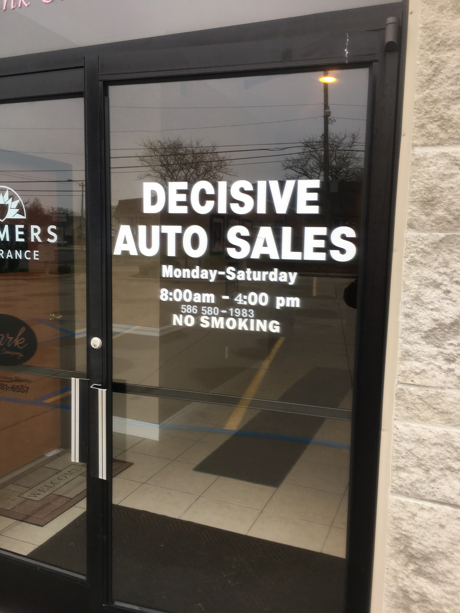 DECISIVE AUTO SALES — photo