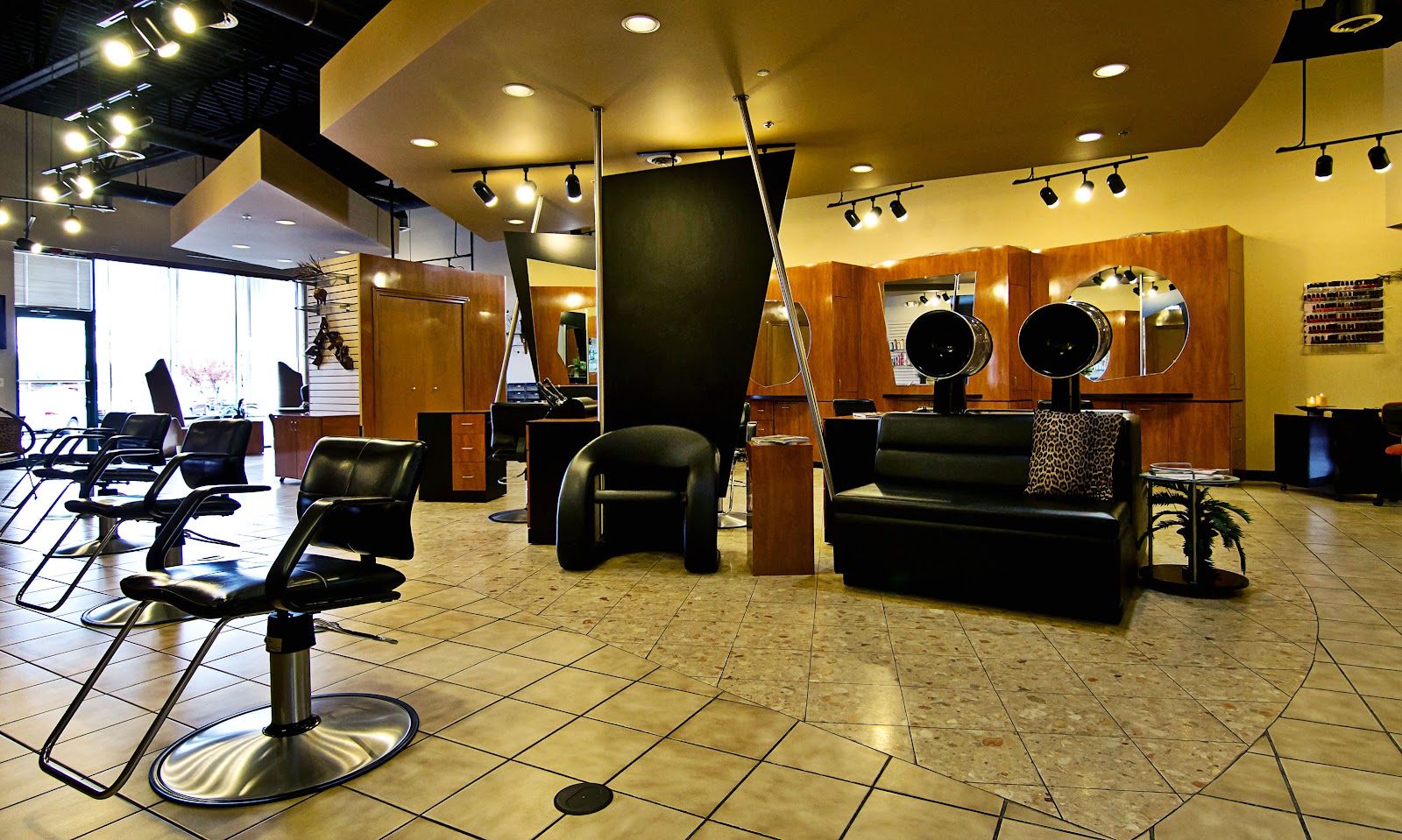 Duvall's Hair Styles & Details — photo