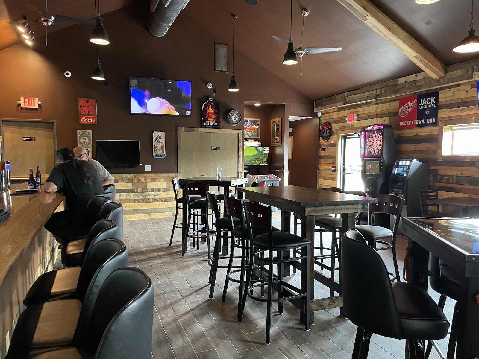 Hilltop bar — photo