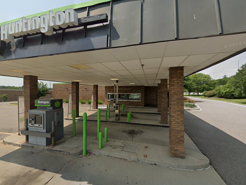 Huntington Bank in Shelby Township