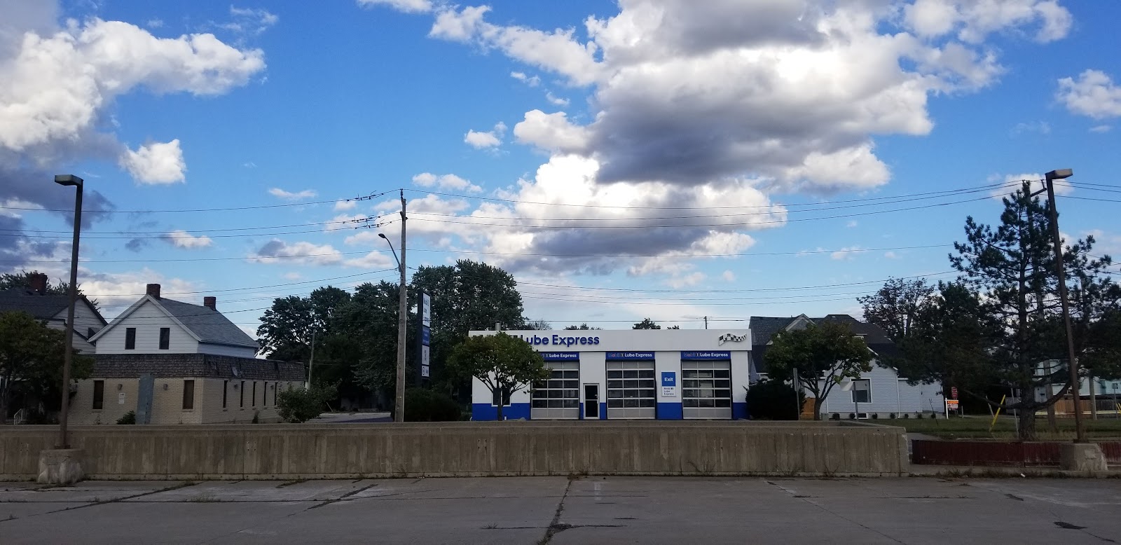 Mobil 1 Lube Express — photo