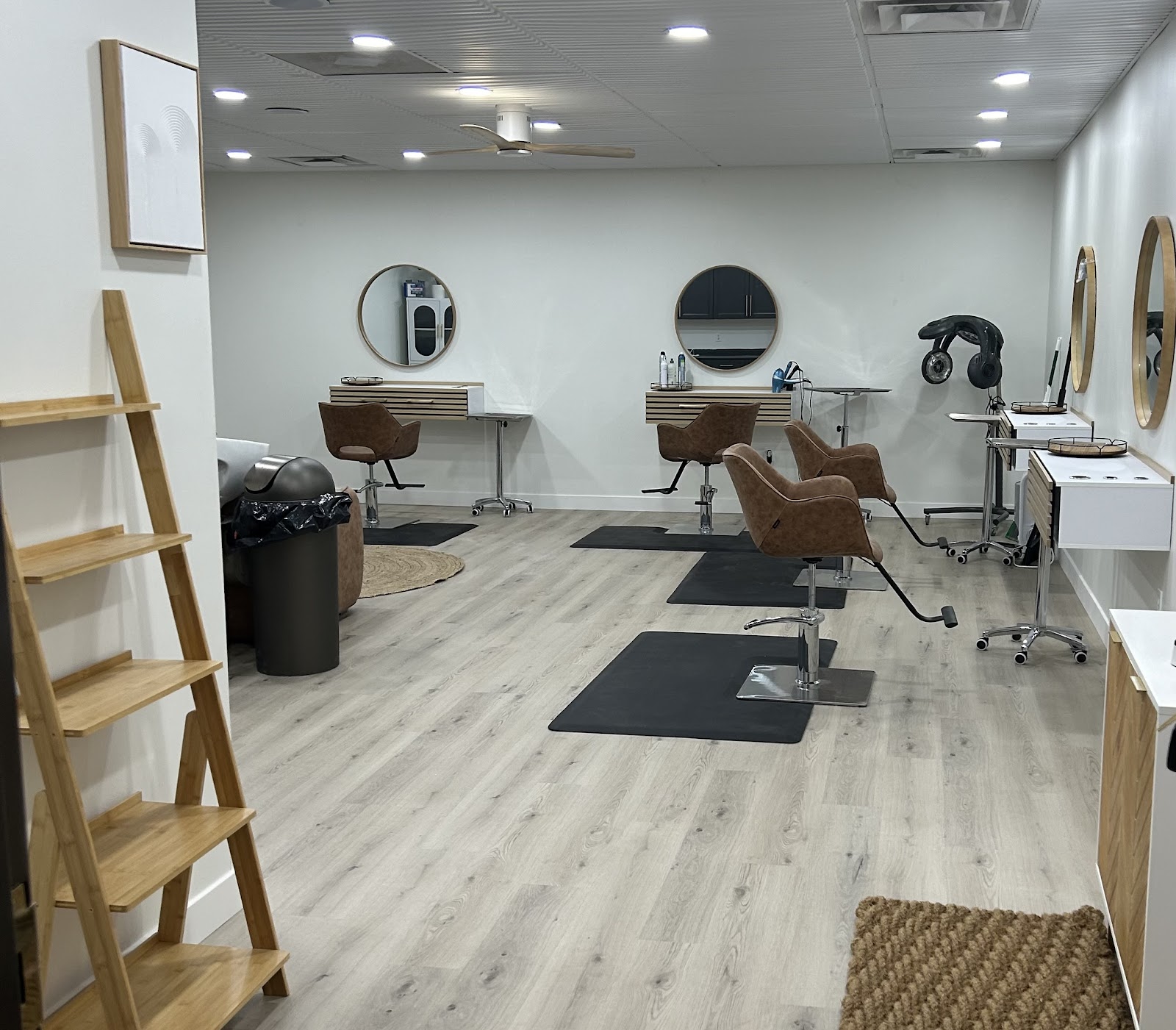 Salon Bella holdings LLc