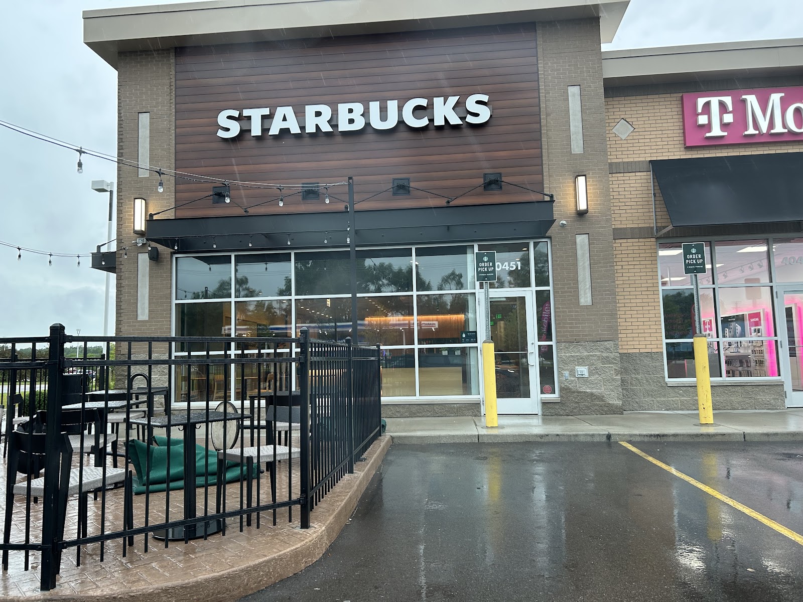Starbucks Coffee Company in Shelby Township