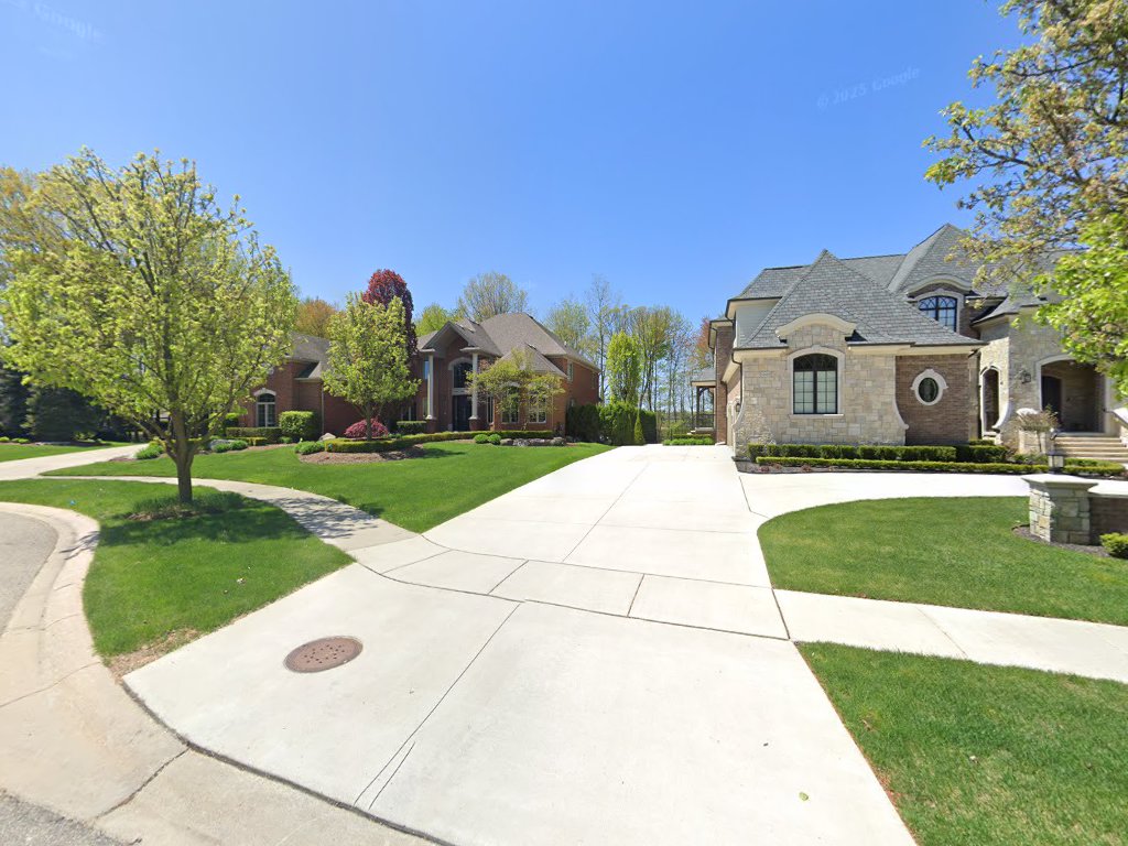 Universal Lawn Care Inc in Shelby Township